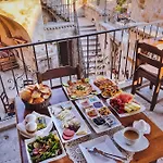 Charming Cave Hotel 2*