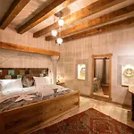 Szálloda Charming Cave 2*