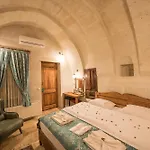Charming Cave Szálloda