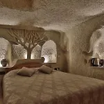 Charming Cave Szálloda