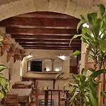 Szálloda Charming Cave 2*