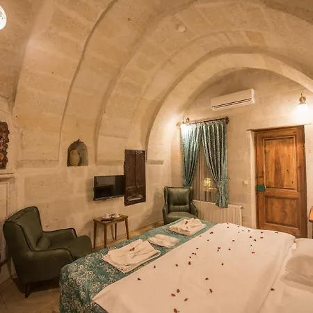 Hotel Charming Cave 2*