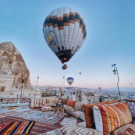 Hotel Charming Cave