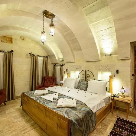 Hotel Charming Cave 2*