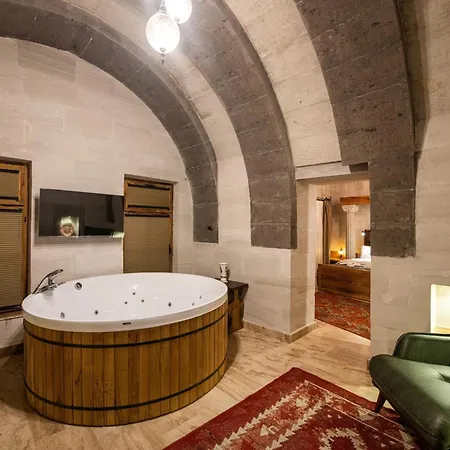 Hotel Charming Cave 2*