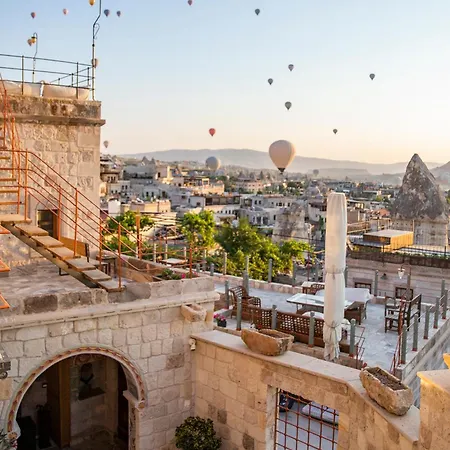 Charming Cave فندق