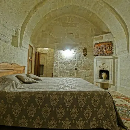 Отель Charming Cave 2*