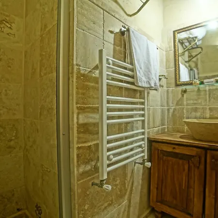 Hotel Charming Cave 2*