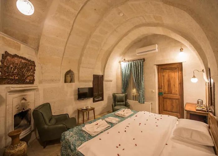 Hotel Charming Cave 2*