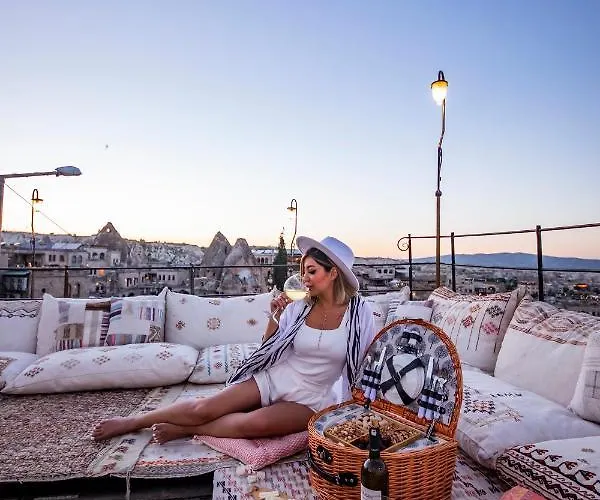 Charming Cave Hotel 2*