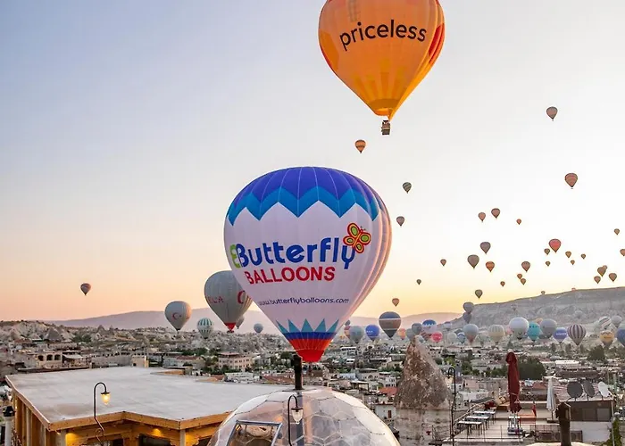 Charming Cave 호텔 2*