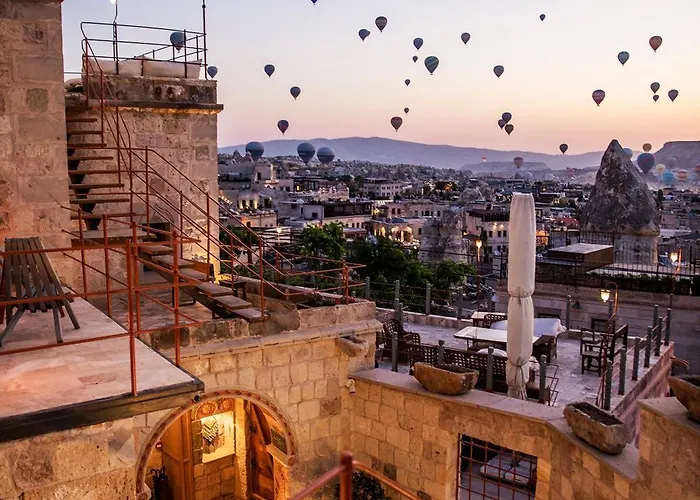 فندق Charming Cave 2*